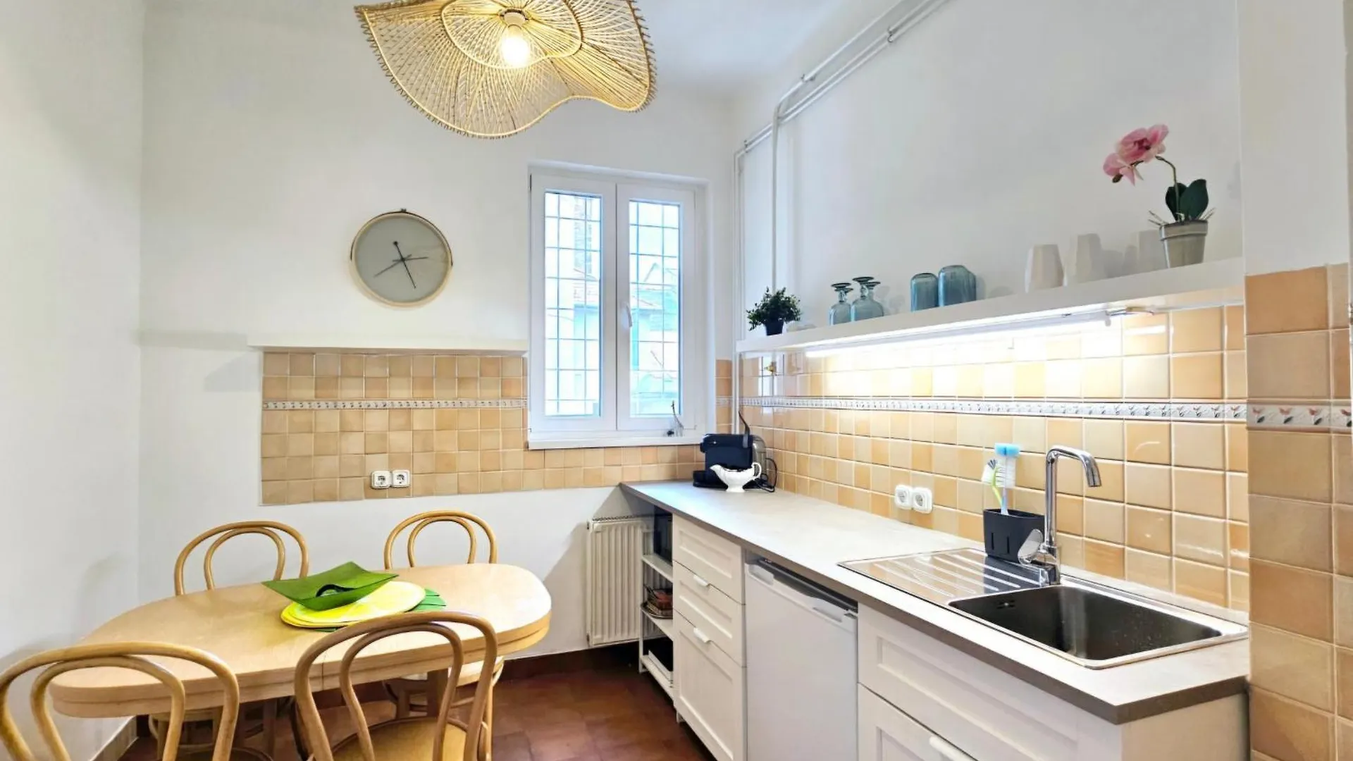 Budaspice Apartman At Gellert - Aircon & Free Parking Budapest